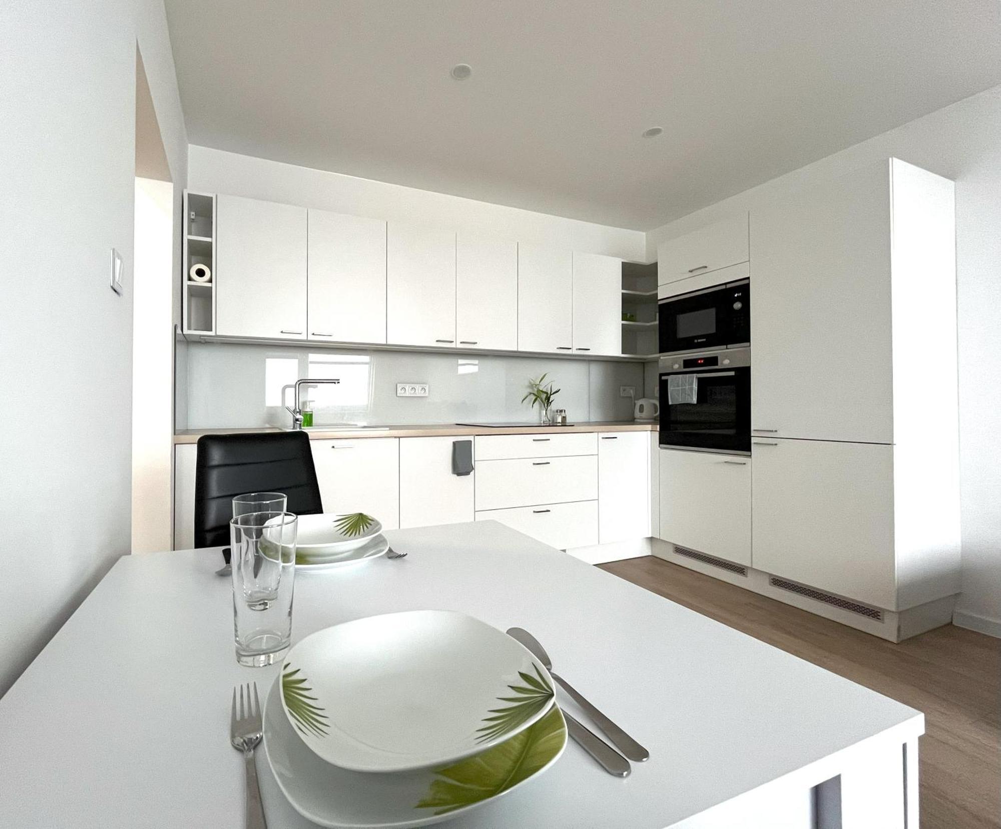Elegant Escape Apartment III - Free Parking, Easy Access To City Center Bratislava Exteriör bild