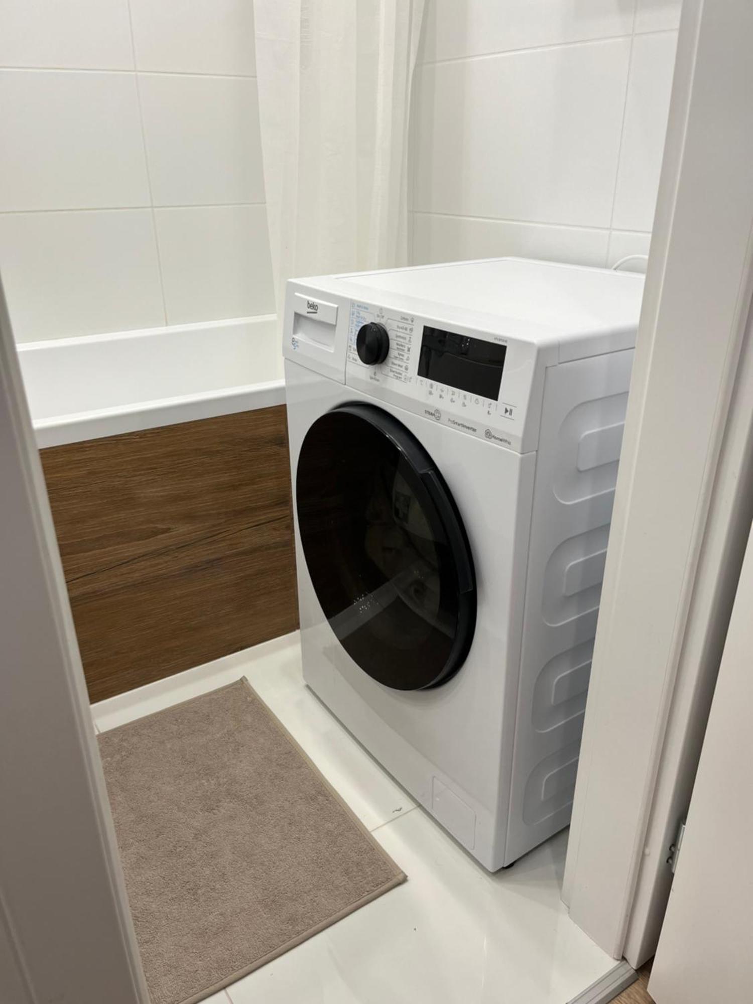 Elegant Escape Apartment III - Free Parking, Easy Access To City Center Bratislava Exteriör bild